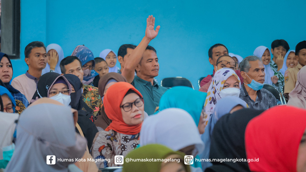 Dokter Aziz Motivasi Civitas Akademika SMPN 2 Kota Magelang
