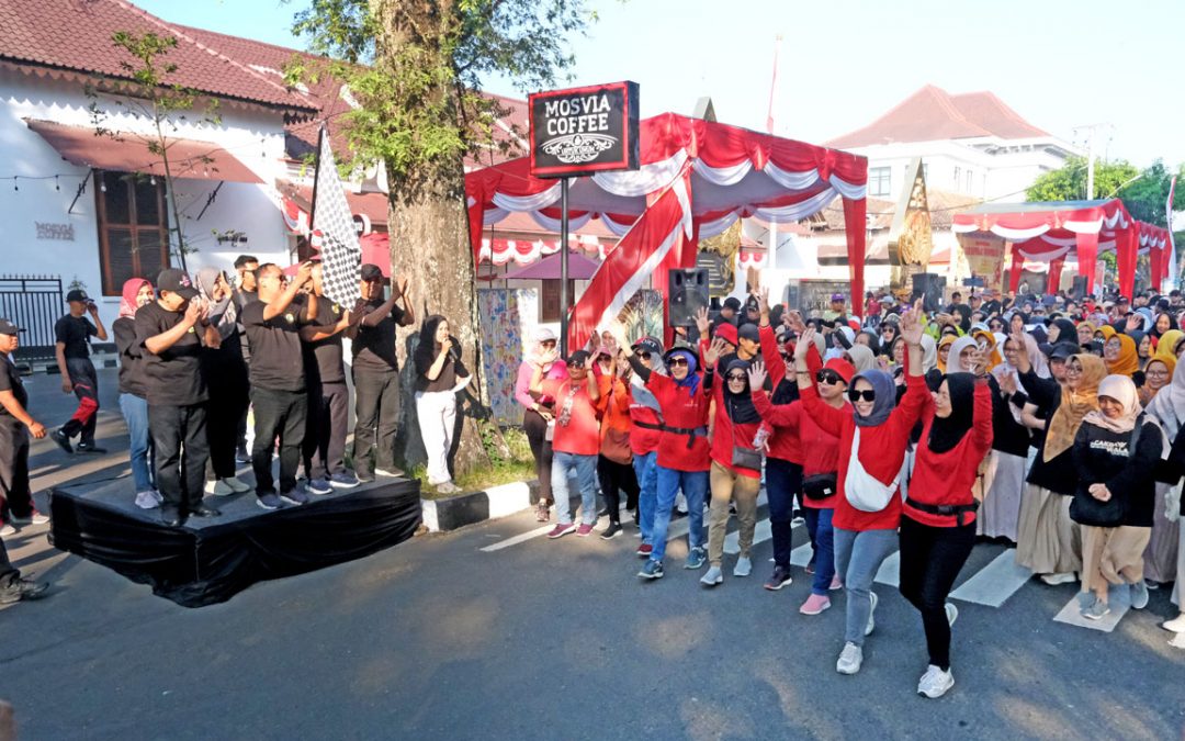 Meriahkan Hari Koperasi ke-77, Ratusan Warga Ikuti Gerak Jalan dan Senam Bersama di Alun-Alun Kota Magelang